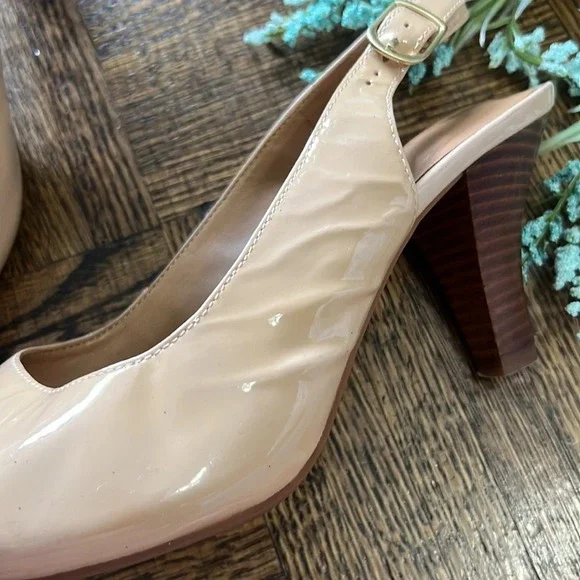 CLARKS Artisan Beige heels - Picture 8 of 9